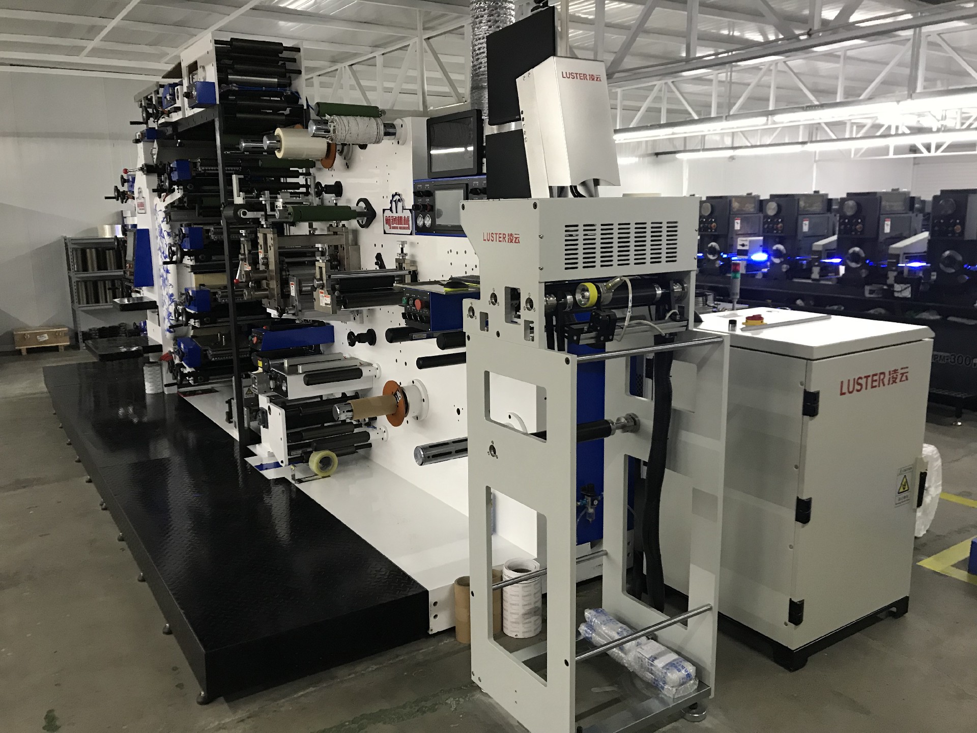 前潤衛(wèi)星式全輪轉(zhuǎn)8色印刷機